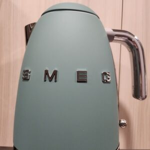 SMEG Matte Jade Green Retro Electric Tea Kettle